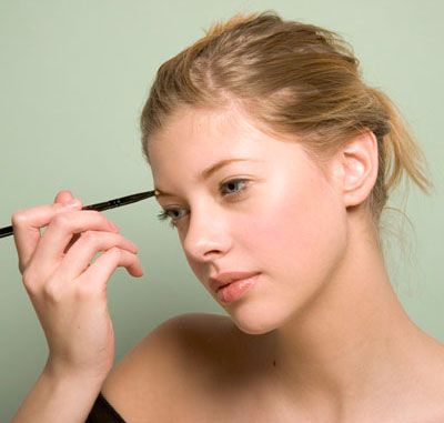 The shape of a woman's eyebrows will tell you where she comes from