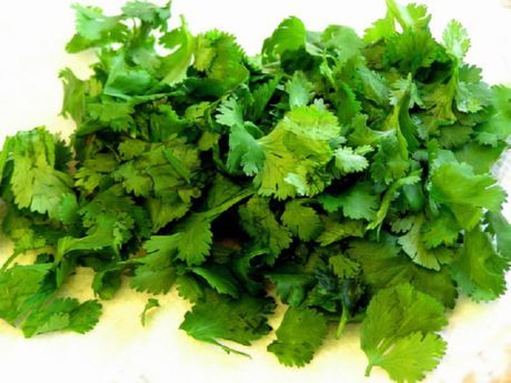 Which greens contain more vitamins?
