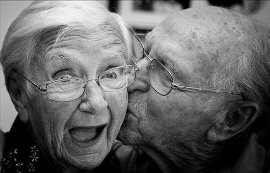 Women Live Longer Than Men Due to DNA Mutations